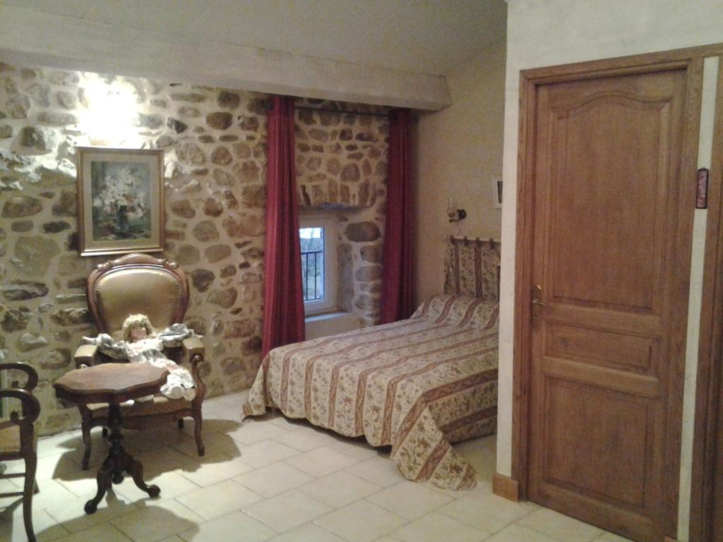 Le Mas De La Musardiere Chambres D Hotes Les Assions Rom bilde